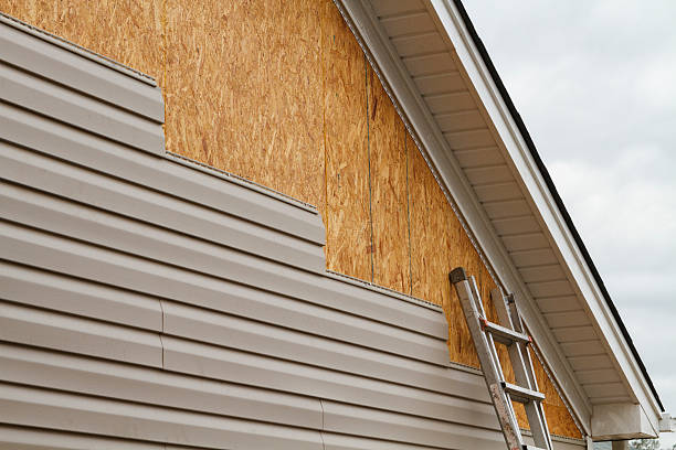 Professional Siding Contractor technician working in Yorktown, TX